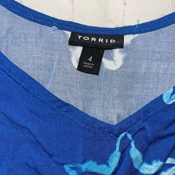 ✨Torrid Tank Top Blue Star Print Sleeveless V Neck Casual Plus Size 4 - Picture 4 of 4